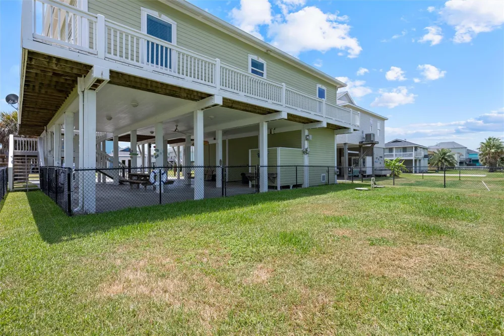 956 Biscayne Crystal Beach, TX 77650