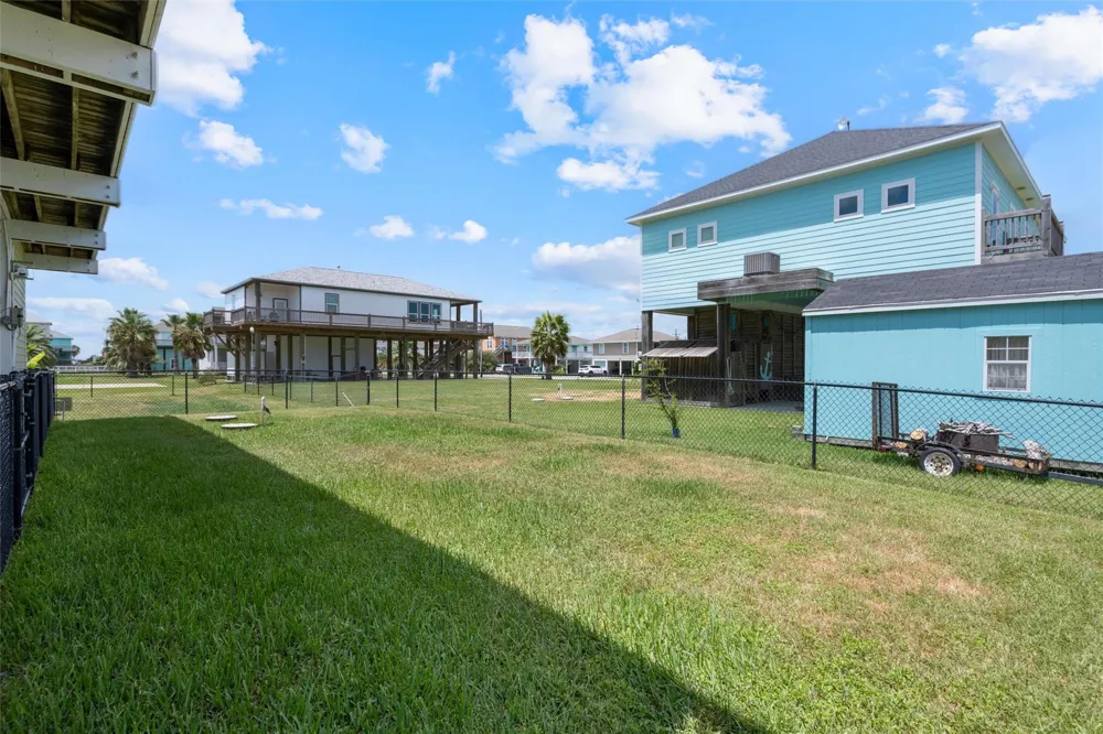 956 Biscayne Crystal Beach, TX 77650