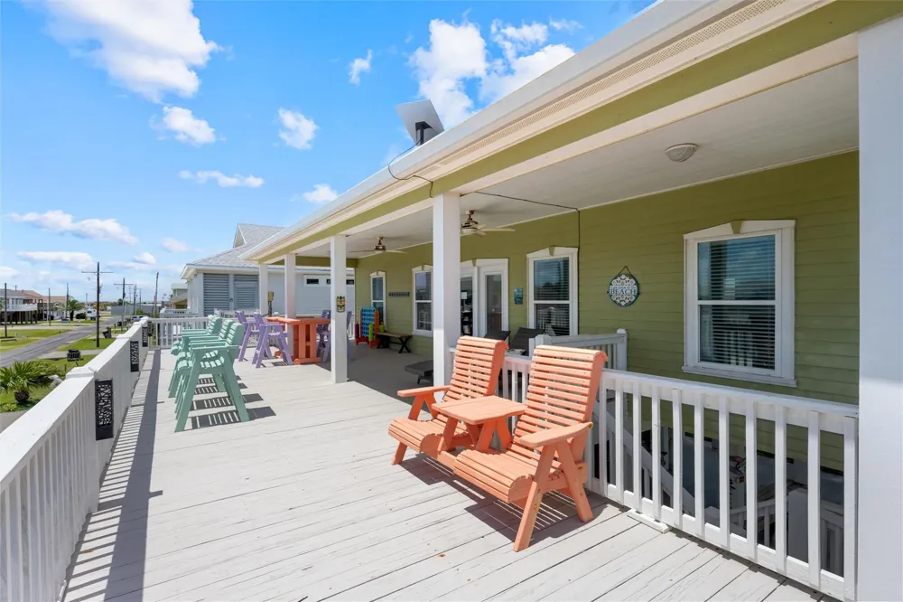 956 Biscayne Crystal Beach, TX 77650