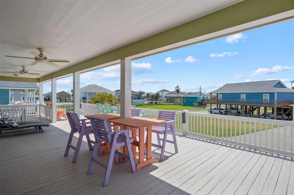 956 Biscayne Crystal Beach, TX 77650