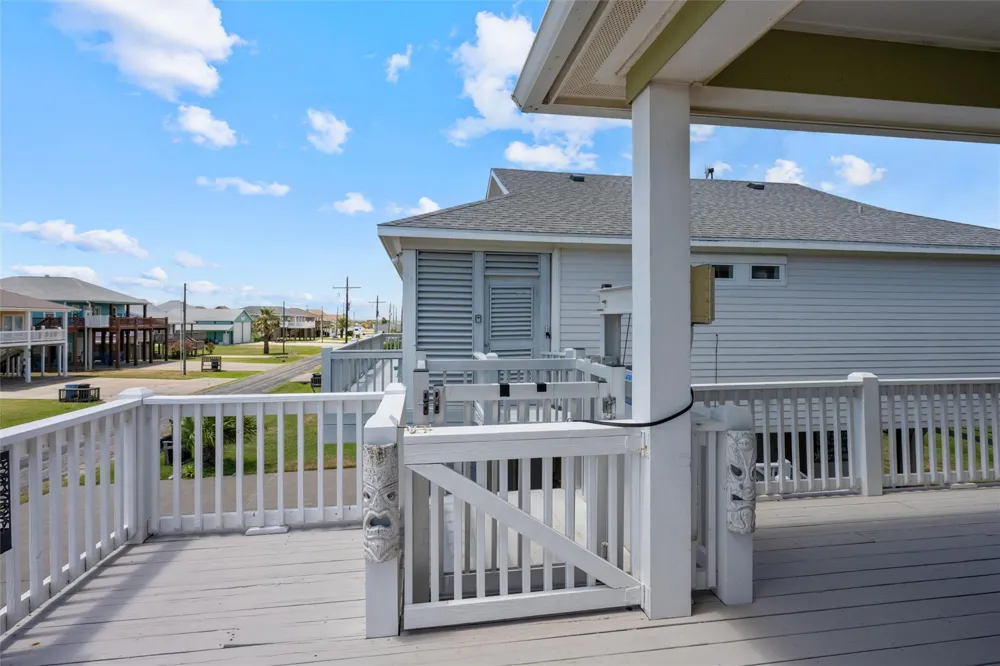 956 Biscayne Crystal Beach, TX 77650