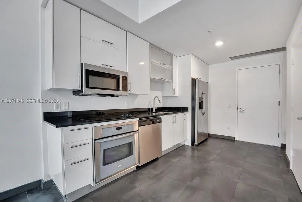 60 SW 13th St #1402 Miami, FL 33130