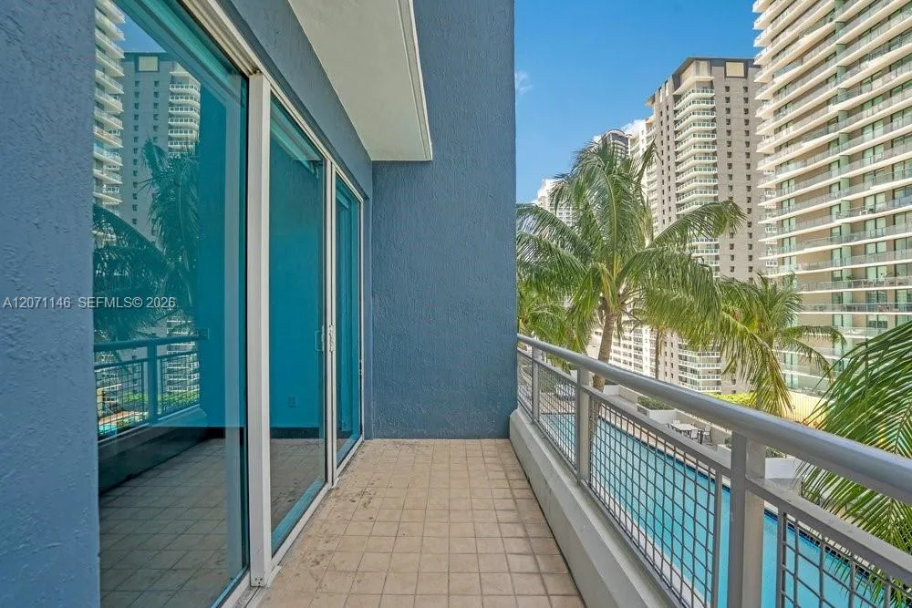 60 SW 13th St #1402 Miami, FL 33130