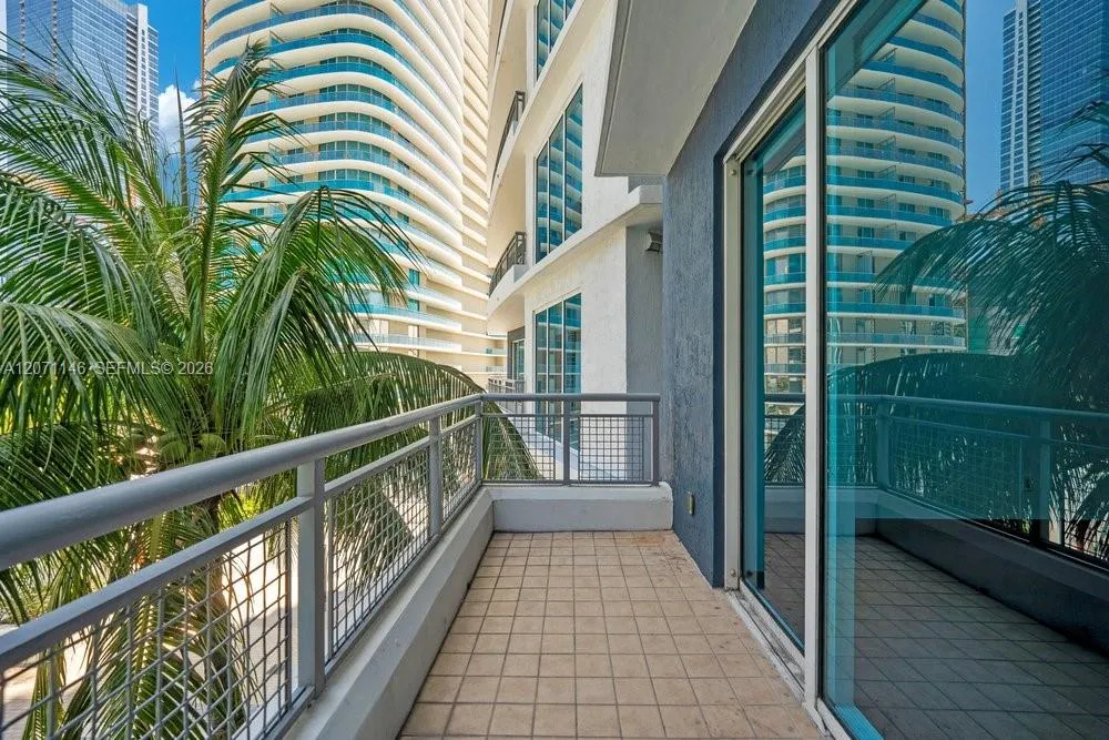 60 SW 13th St #1402 Miami, FL 33130