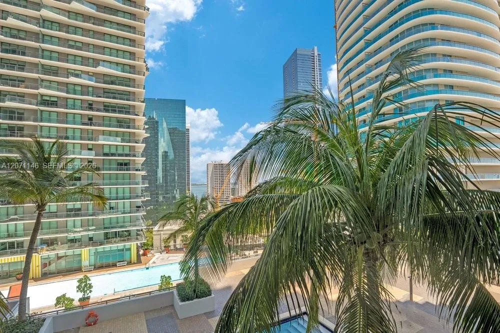 60 SW 13th St #1402 Miami, FL 33130