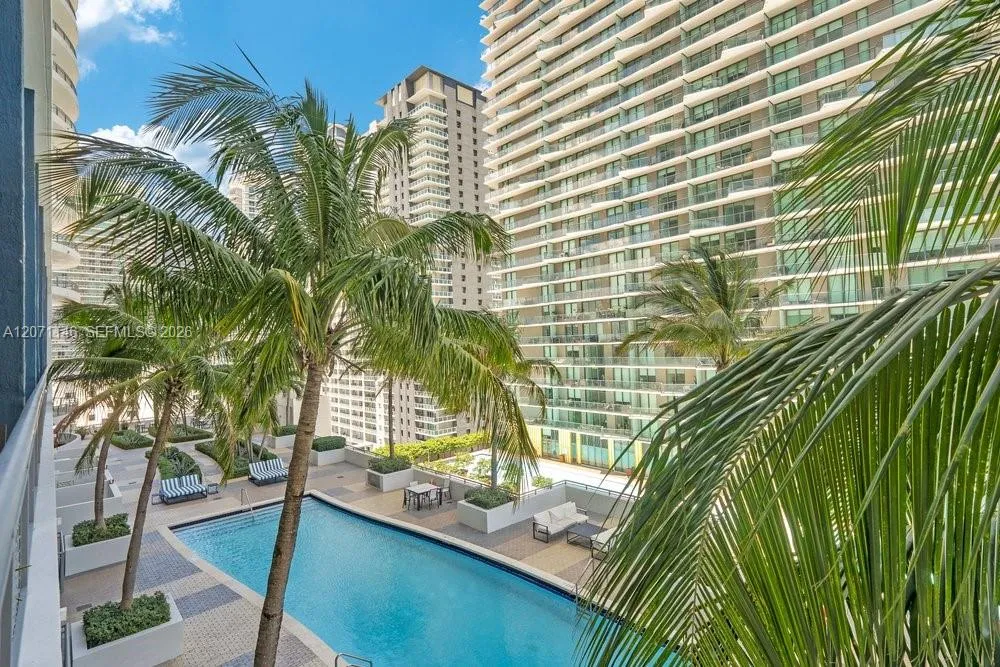 60 SW 13th St #1402 Miami, FL 33130