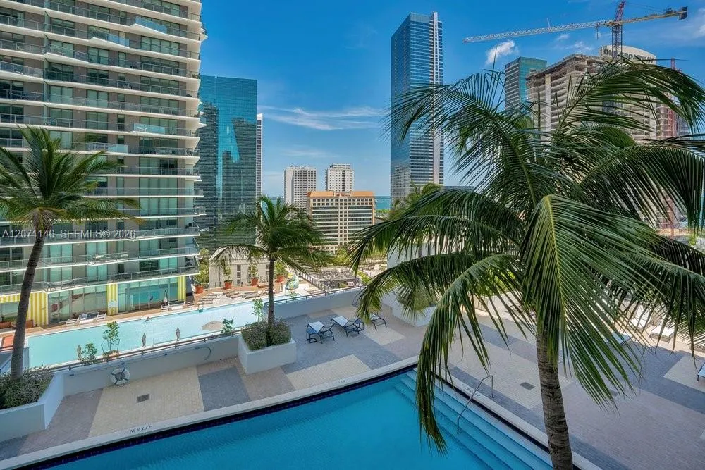 60 SW 13th St #1402 Miami, FL 33130