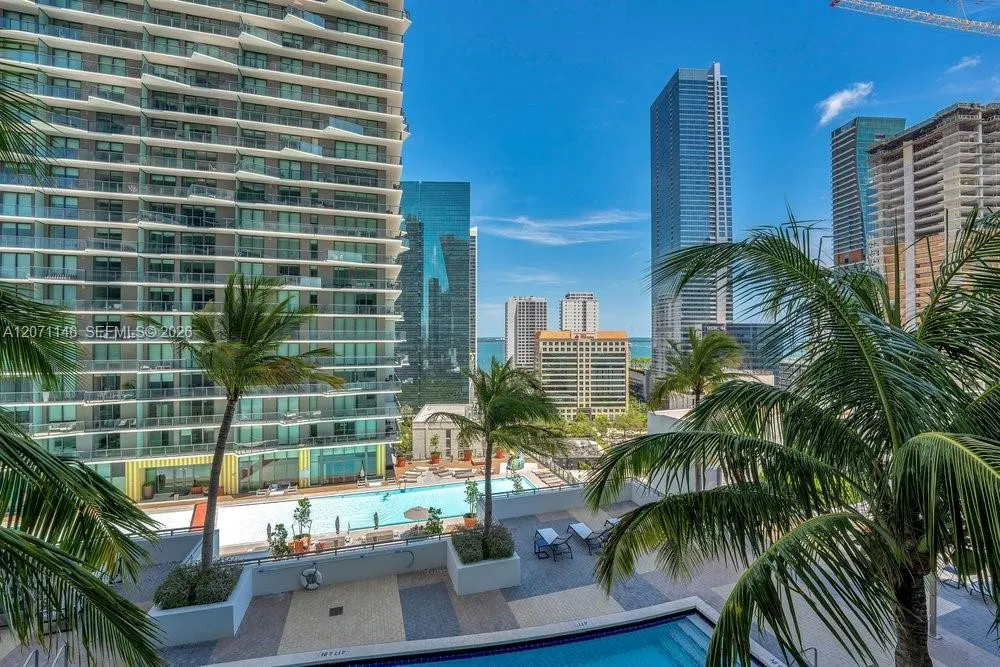 60 SW 13th St #1402 Miami, FL 33130