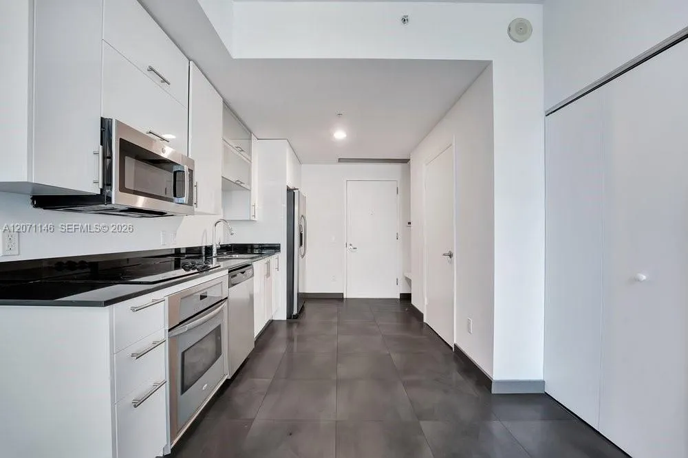 60 SW 13th St #1402 Miami, FL 33130