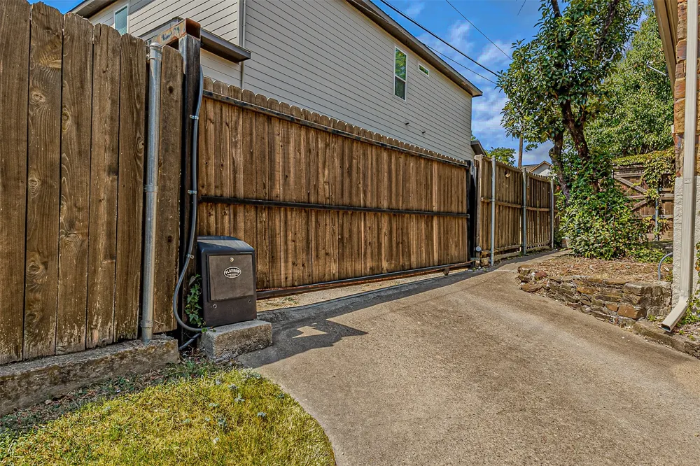 1618 Seevers Avenue Dallas, TX 75216
