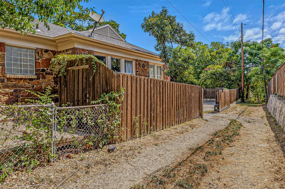 1618 Seevers Avenue Dallas, TX 75216