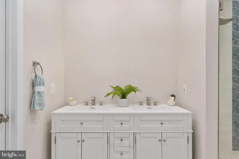 4749 SHADOW OAK COURT Dumfries, VA 22025