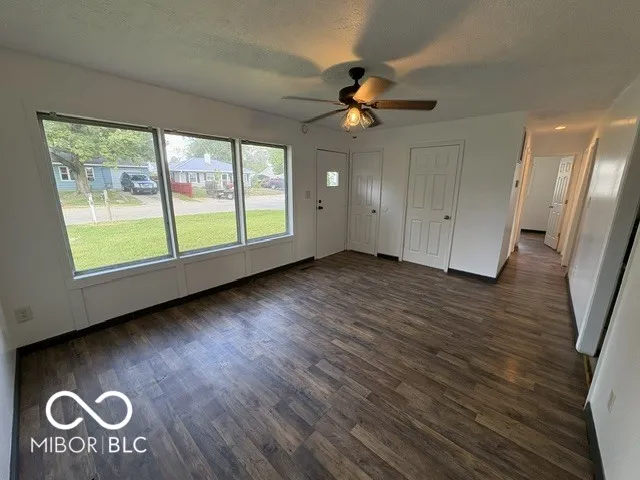611 E Linda Layne Muncie, IN 47303