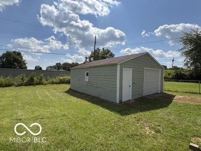 611 E Linda Layne Muncie, IN 47303