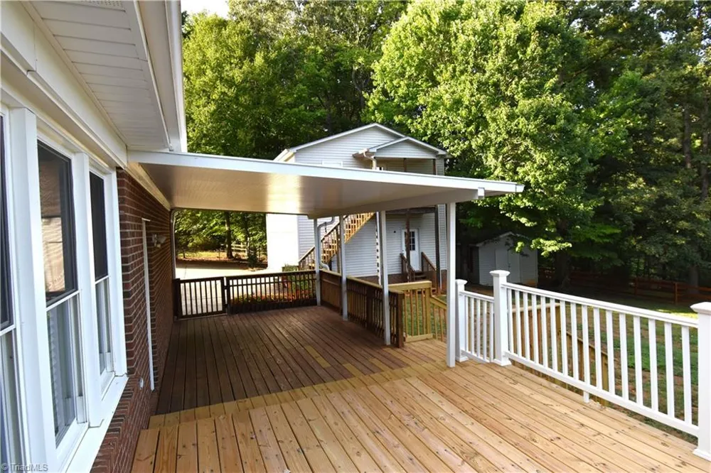 8546 Hudson-James Road Summerfield, NC 27358