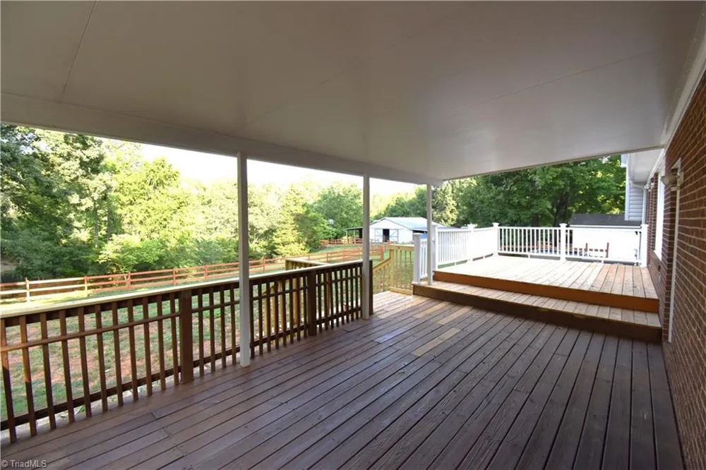 8546 Hudson-James Road Summerfield, NC 27358