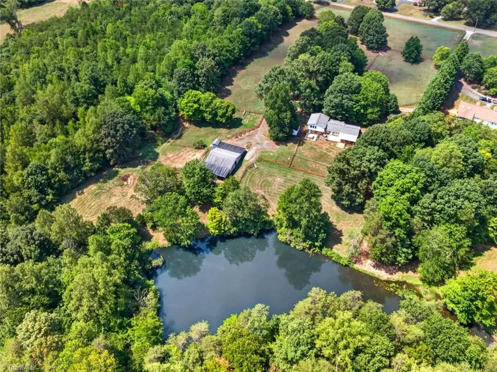8546 Hudson-James Road Summerfield, NC 27358