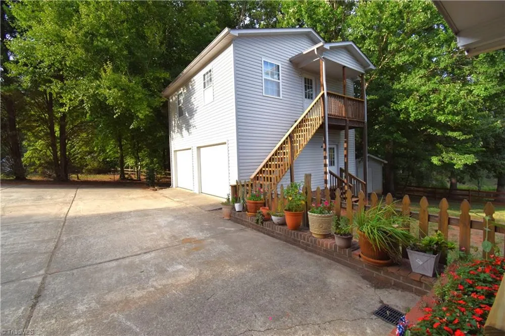8546 Hudson-James Road Summerfield, NC 27358