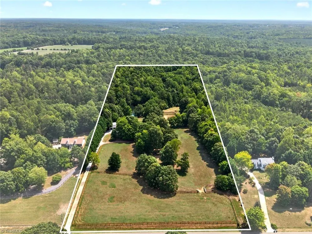 8546 Hudson-James Road Summerfield, NC 27358