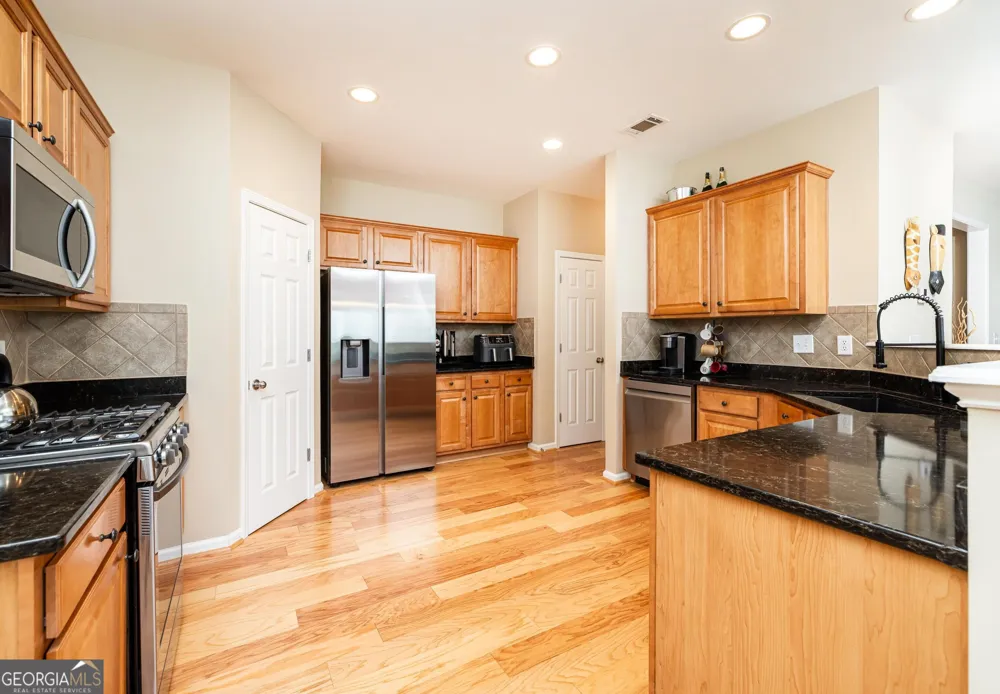 5689 Sunlily DR South Fulton, GA 30349