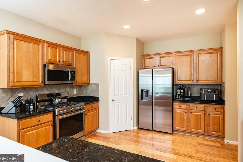 5689 Sunlily DR South Fulton, GA 30349