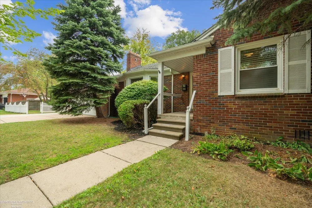 316 Chalfonte Avenue Grosse Pointe Farms City, MI 48236