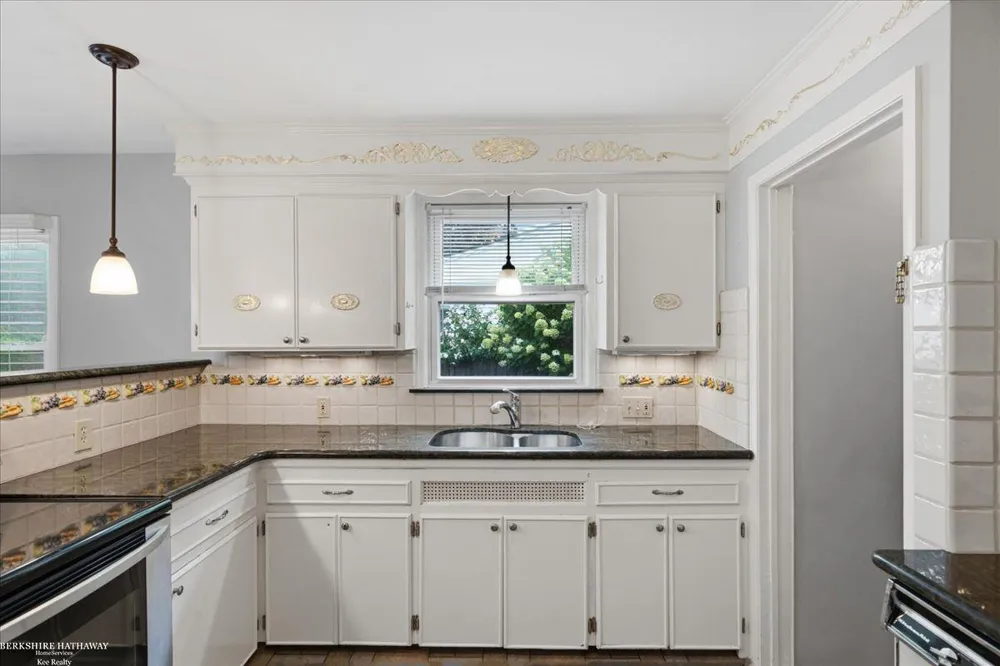 316 Chalfonte Avenue Grosse Pointe Farms City, MI 48236