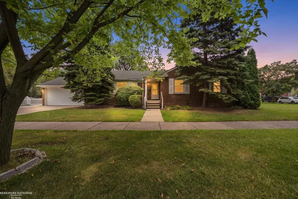 316 Chalfonte Avenue Grosse Pointe Farms City, MI 48236