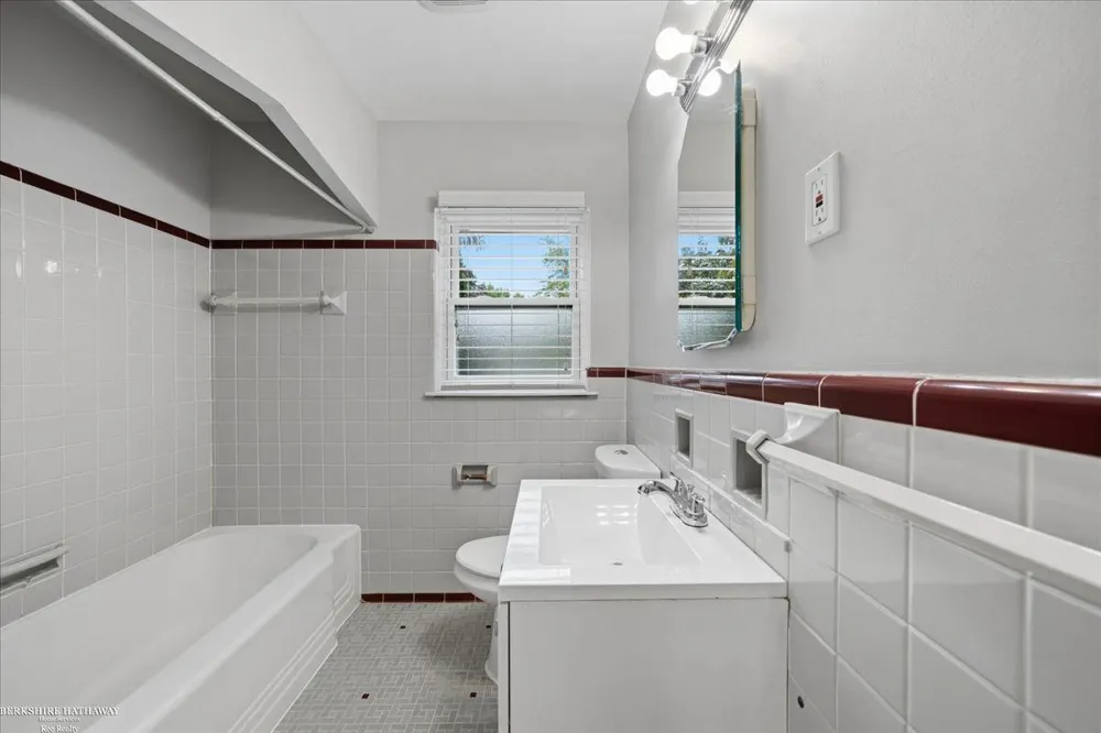 316 Chalfonte Avenue Grosse Pointe Farms City, MI 48236