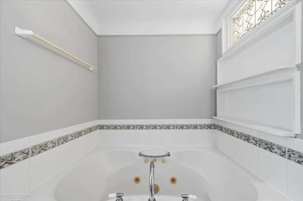 316 Chalfonte Avenue Grosse Pointe Farms City, MI 48236