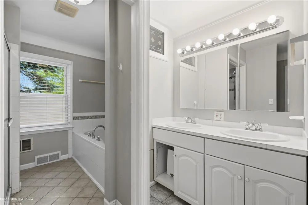 316 Chalfonte Avenue Grosse Pointe Farms City, MI 48236