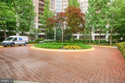 10101 GROSVENOR PLACE #2006