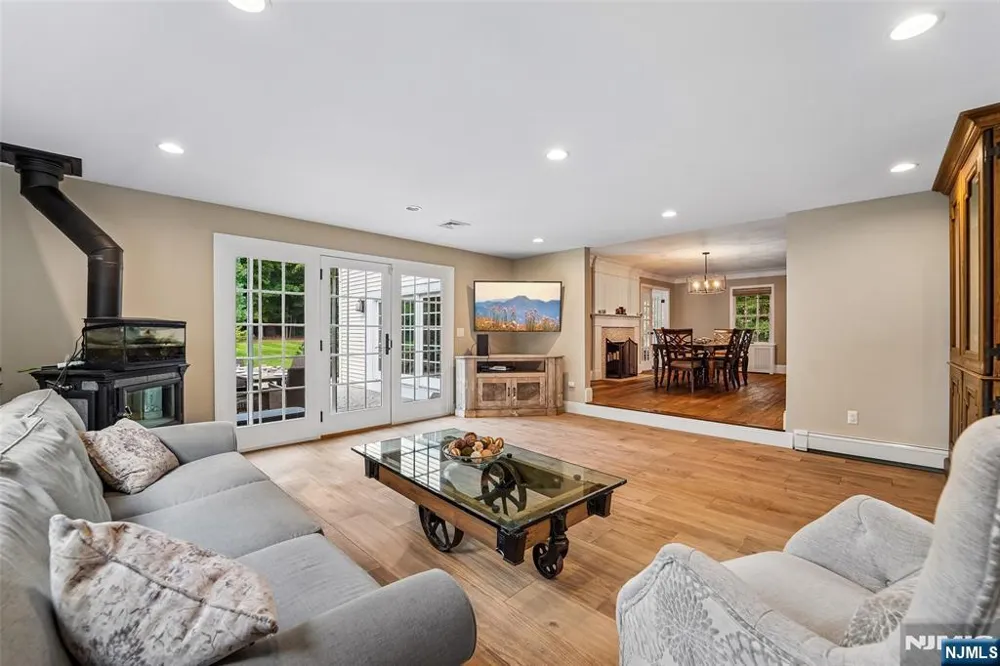 58 Powell Road Allendale, NJ 07401