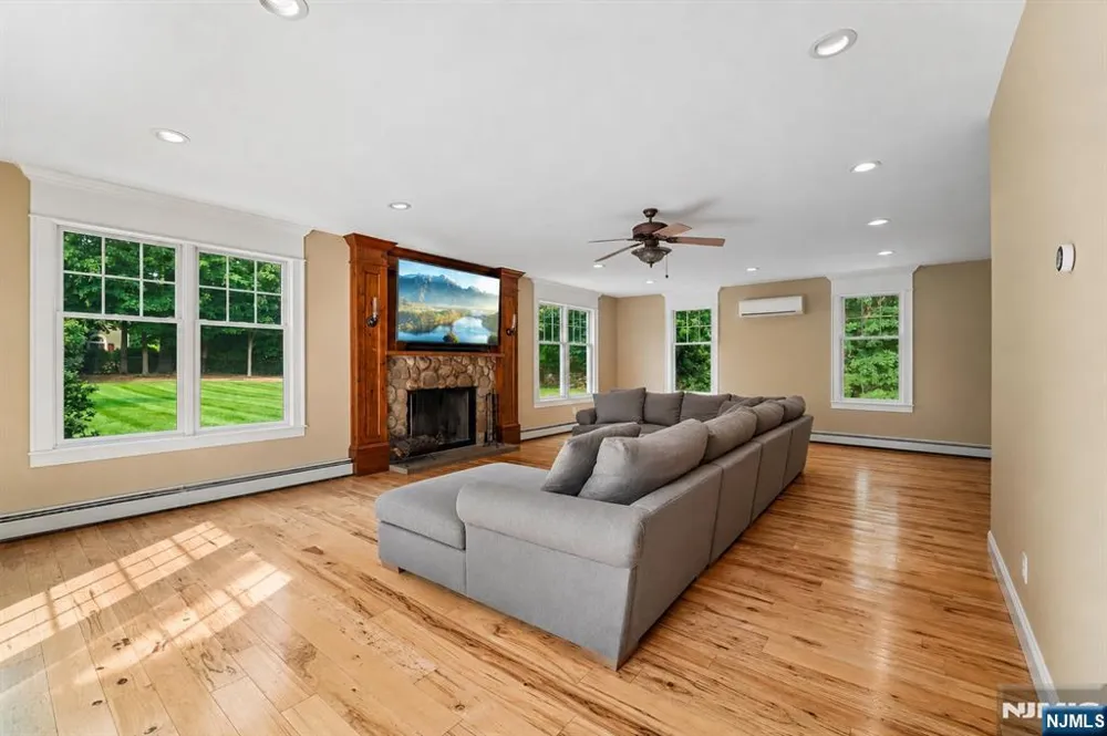 58 Powell Road Allendale, NJ 07401