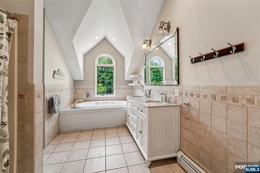 58 Powell Road Allendale, NJ 07401