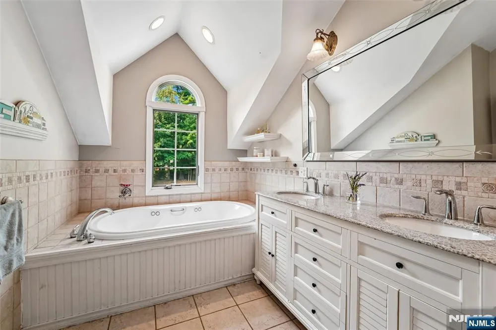 58 Powell Road Allendale, NJ 07401