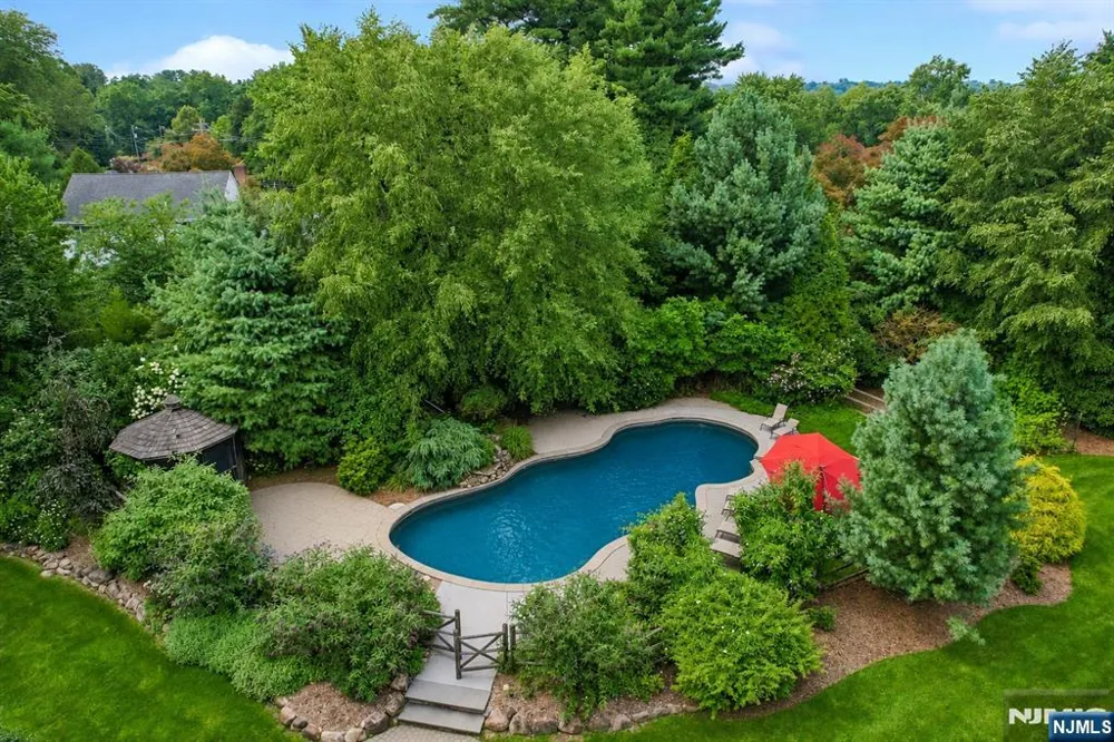 58 Powell Road Allendale, NJ 07401