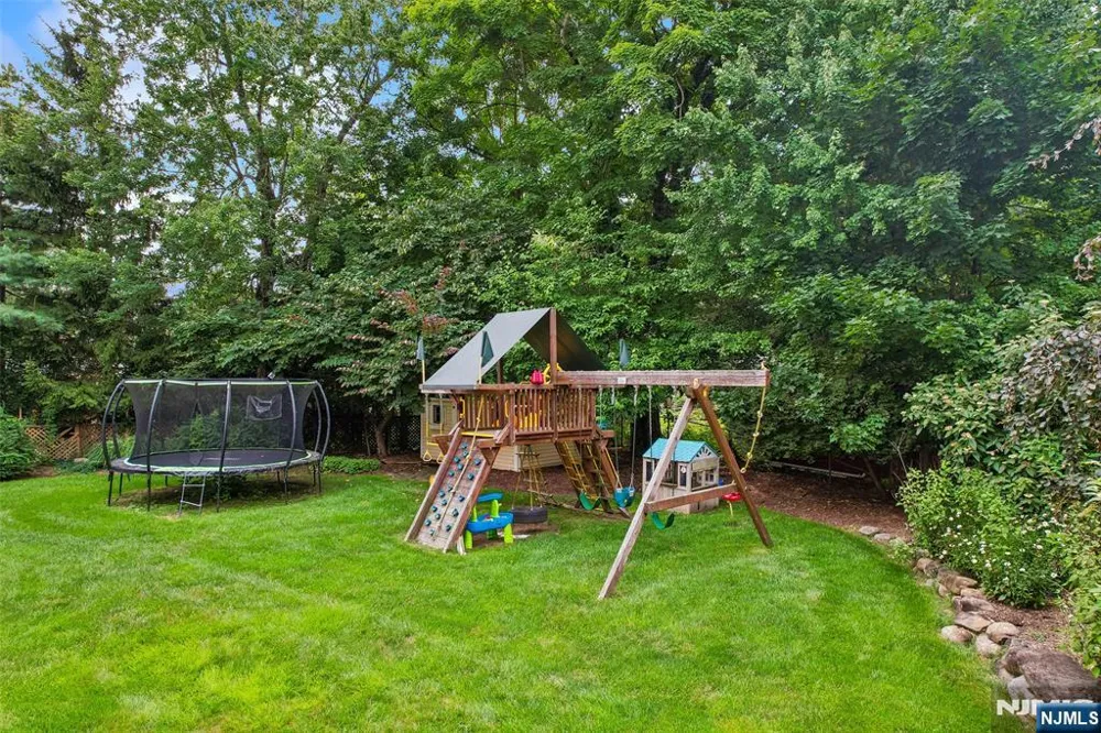 58 Powell Road Allendale, NJ 07401