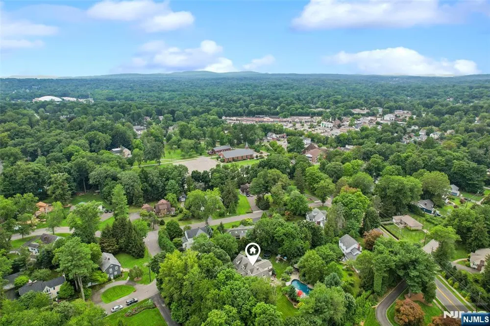 58 Powell Road Allendale, NJ 07401