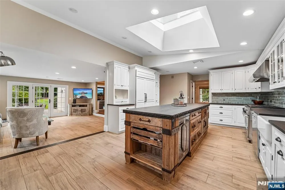 58 Powell Road Allendale, NJ 07401