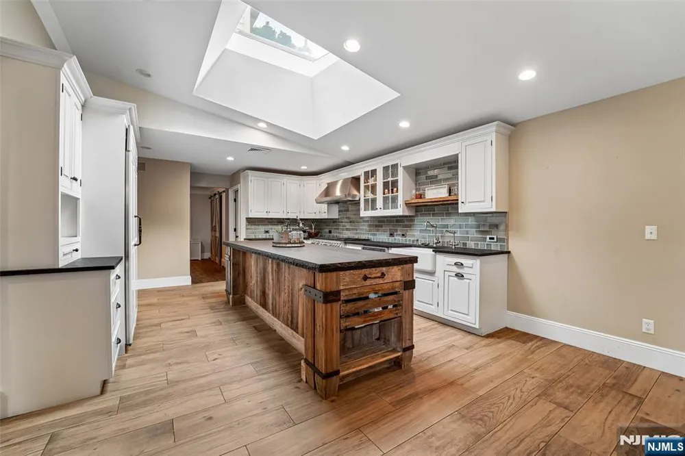 58 Powell Road Allendale, NJ 07401