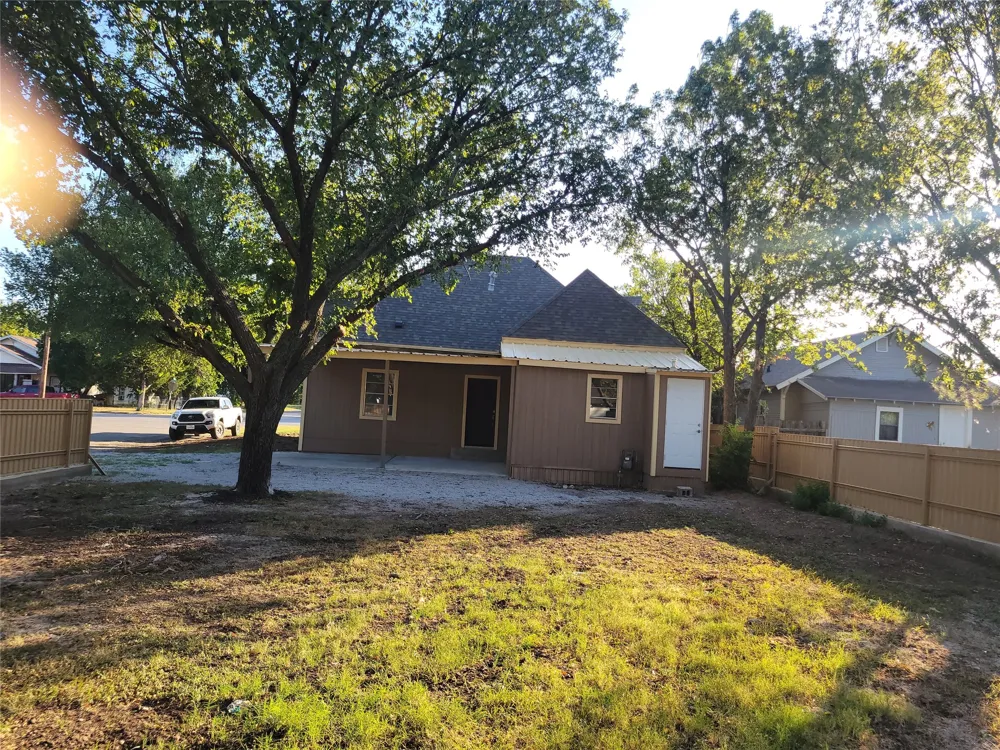 1618 2nd Street Brownwood, TX 76801