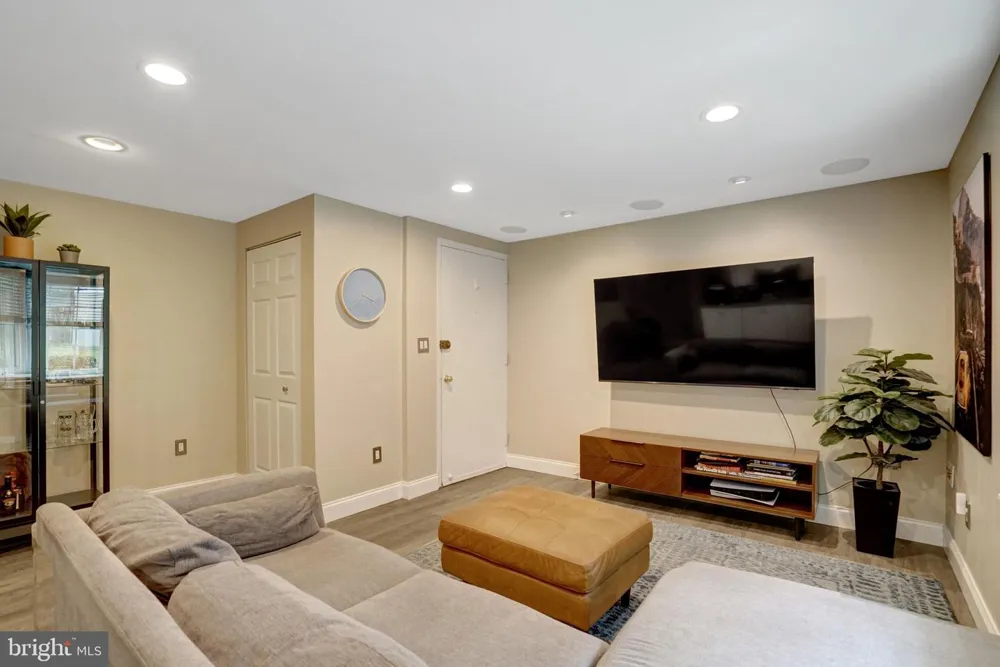 706 S ARLINGTON MILL DRIVE #18103 Arlington, VA 22204