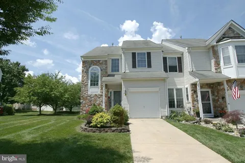 33 FARMINGTON COURT