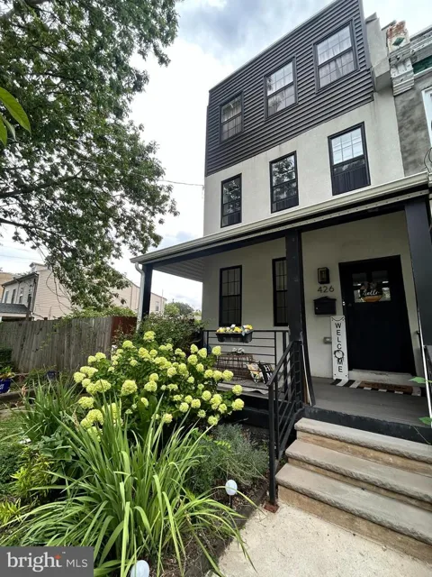 426 W WINONA STREET