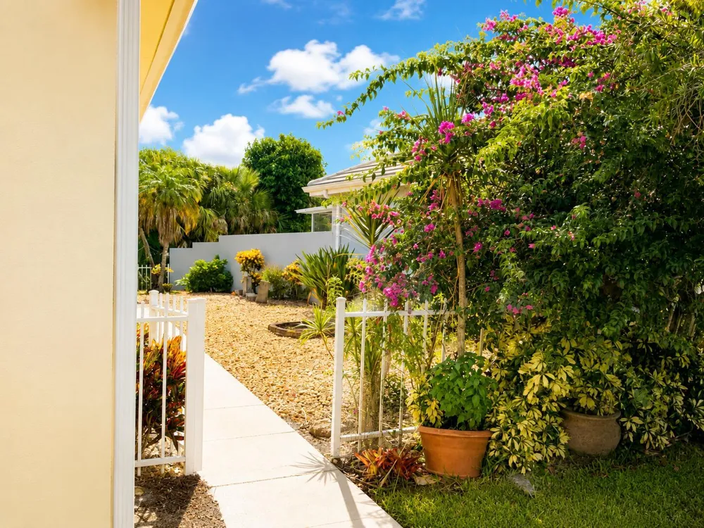 7564 SE BAY CEDAR CIRCLE Hobe Sound, FL 33455