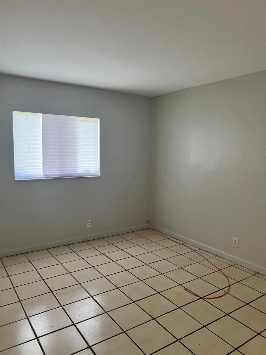 3930 NW 31ST TERRACE #3 Lauderdale Lakes, FL 33309