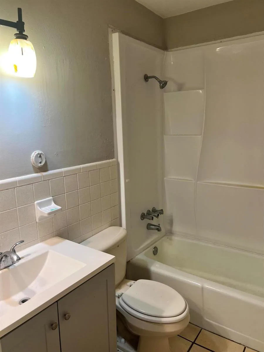 3930 NW 31ST TERRACE #3 Lauderdale Lakes, FL 33309