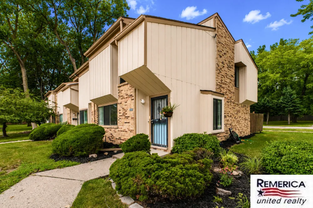 23532 Lahser Road Southfield City, MI 48033