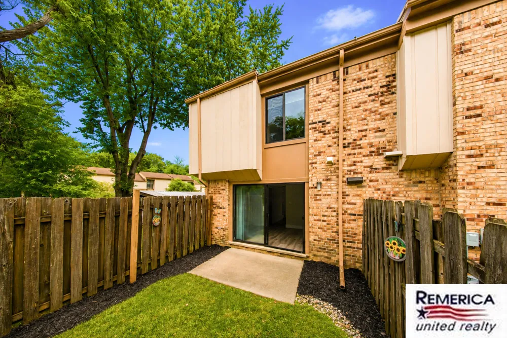 23532 Lahser Road Southfield City, MI 48033
